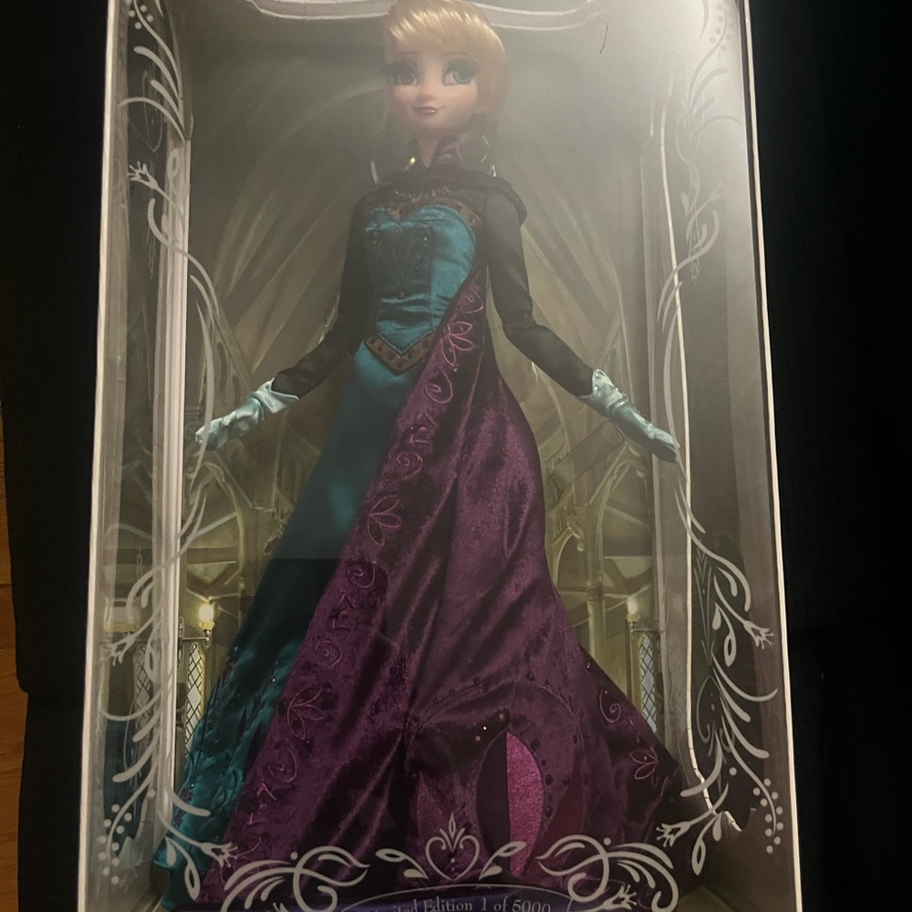 Disney Elsa Limited Edition Doll - - Picture 5 of 12